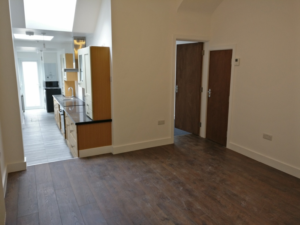 Large 2 Bedroom Garden Flat