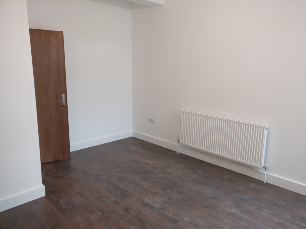 Large 2 Bedroom Garden Flat