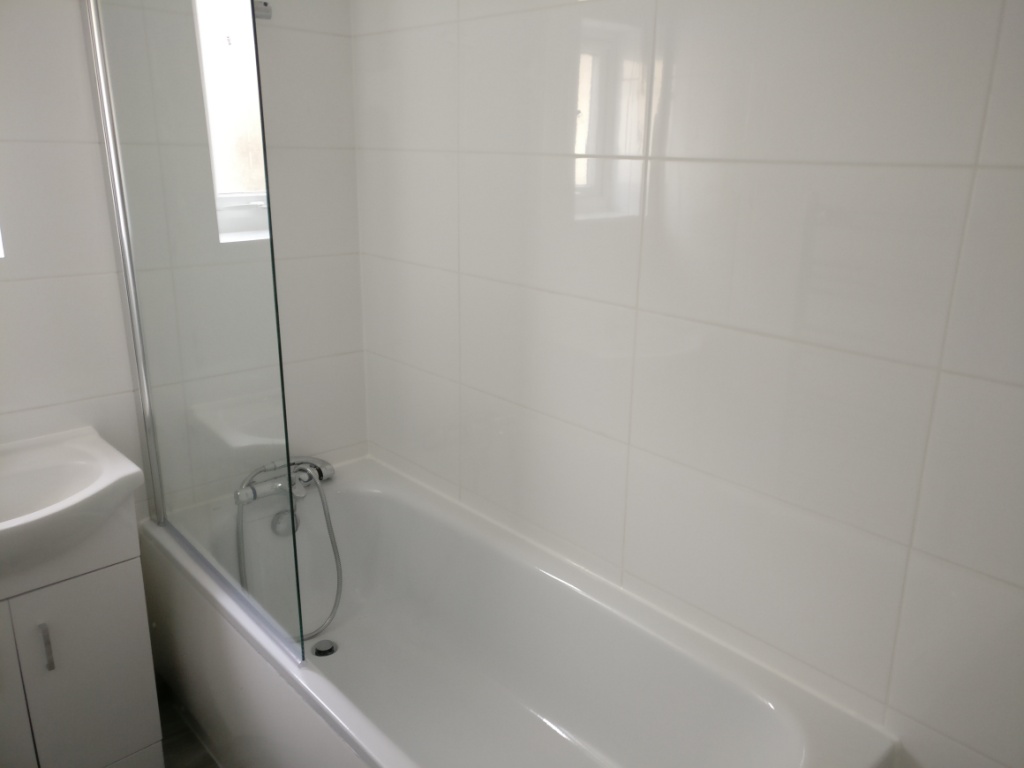 Large 2 Bedroom Garden Flat