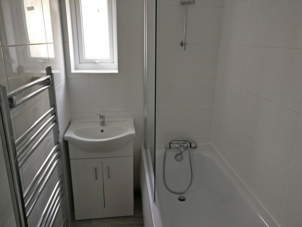 Large 2 Bedroom Garden Flat