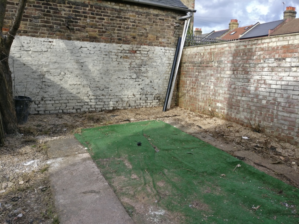 Large 2 Bedroom Garden Flat