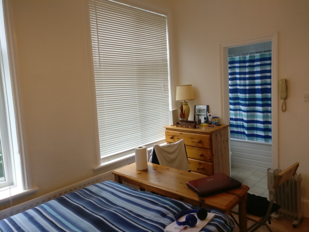 Double Studio near Tube