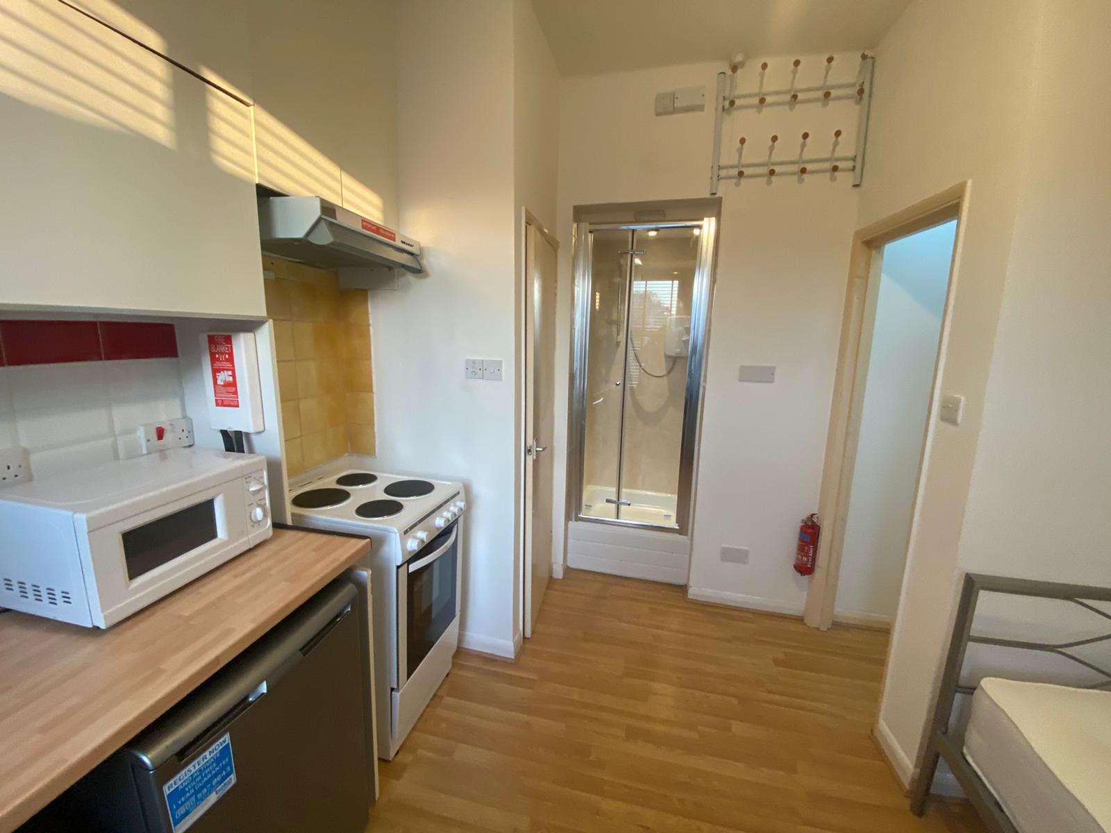 Single Studio Near Tube